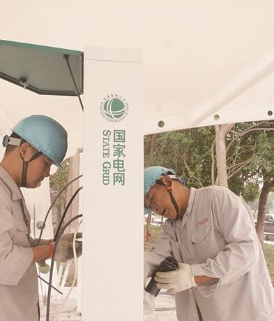 寶應(yīng)首家電動(dòng)車充電站投入使用，充電樁車棚市場或?qū)⒖焖籴绕? class=